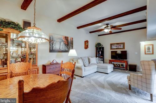 407 Valleybrook Dr, Lancaster PA 17601-4612 exterior