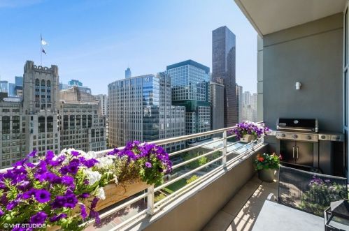 250 Pearson St, Chicago IL  60611-7225 exterior