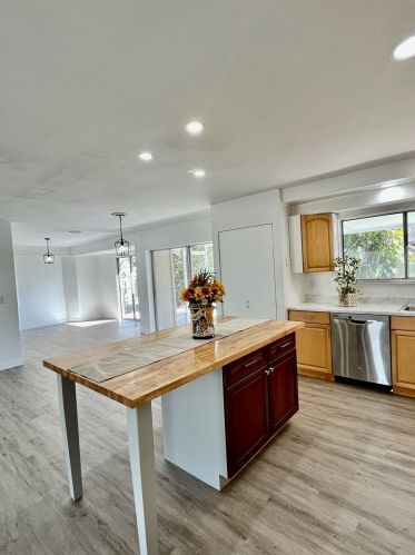 592 Whitmore Dr, Fort Pierce FL  34984-4570 exterior