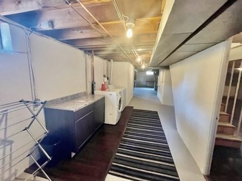 52 Laurel Ln, Springfield MA  01106-2004 exterior