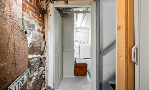 66 Atkinson St, Dover NH 03820-3731 exterior