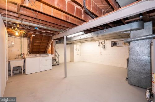 9615 New Hampshire Ave, Silver Spring MD 20905-3918 exterior