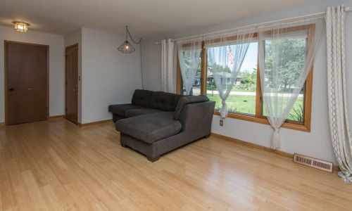 5501 Glenbrook Rd, Milwaukee, WI 53223-1325