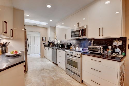 82 Hampshire Ln, Boynton Beach FL 33436-7414 exterior