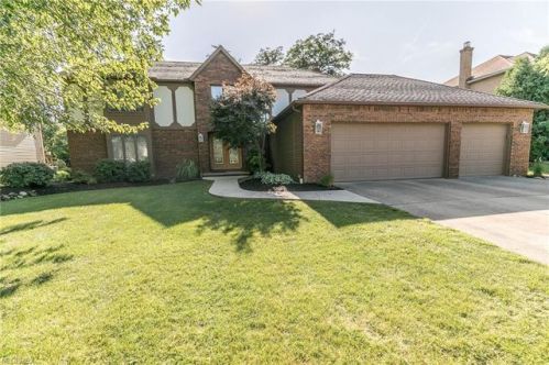 14751 Regency Dr, Cleveland OH  44149-4982 exterior