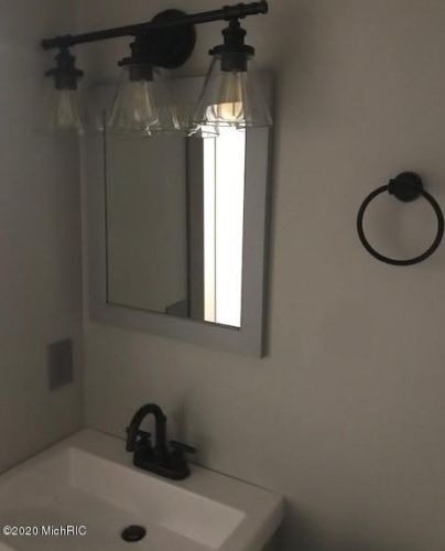 3119 Riviera Dr, Grand Rapids MI 49512-1862 exterior