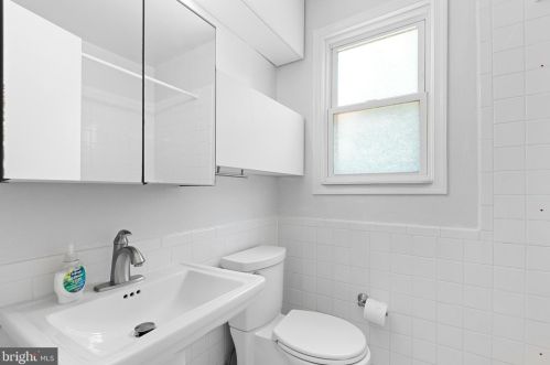 6934 Westhampton Dr, Alexandria VA 22307-1528 exterior