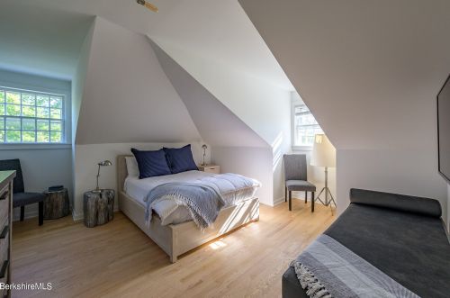 2 Kemble St, Lenox MA 01240-2816 exterior