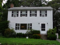 79 Carl St, Newton, MA 02461-1905