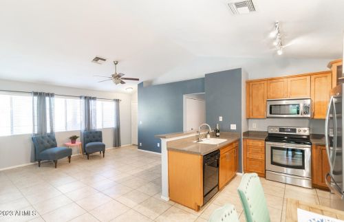 3036 Bluefield Ave, Phoenix AZ 85053-1125 exterior