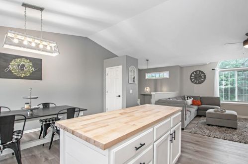 340 Riverwood Dr, Middlevle MI  49333-9092 exterior