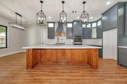 302 Edgewood Dr, Montgomery TX exterior