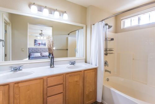 1006 Esplanade Cir, Folsom CA 95630-7360 exterior