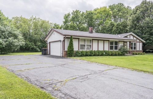 6245 Plaza Cir, Milwaukee WI  53223-2255 exterior