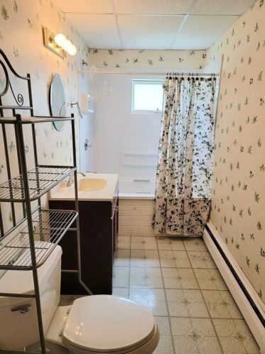 11 Henchman St, Worcester MA 01605-2418 exterior