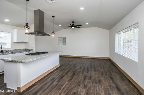 1033 30 Ave, Phoenix AZ 85017-1105 exterior