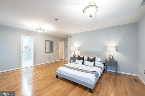 7712 Midday Ln, Alexandria VA 22306-2758 exterior