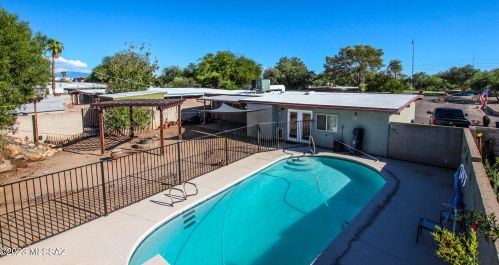 752 Edgewater Dr, Tucson AZ 85704-2412 exterior