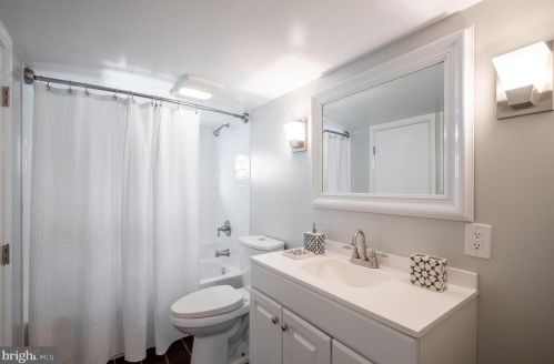 301 Raymond Ave, Alexandria VA 22301-1037 exterior