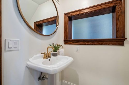 5532 Howe St, Pittsburgh PA 15232-2415 exterior