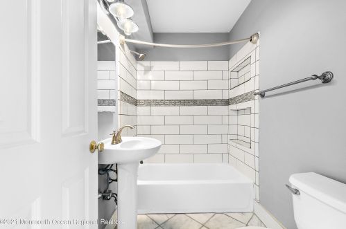 2278 Burroughs Ave, Northfield NJ 08225-1063 exterior