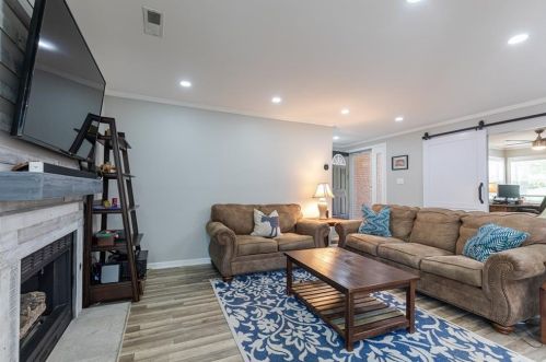 82 Dunwoody Spg, Atlanta GA 30328-4529 exterior