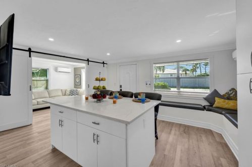 821 91 Ave, Naples FL 34108-2426 exterior