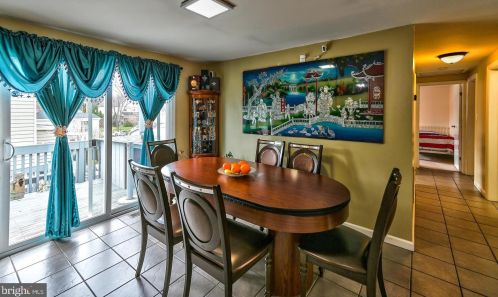 1 Hamilton Lk Dr, Trenton NJ 08619-3437 exterior