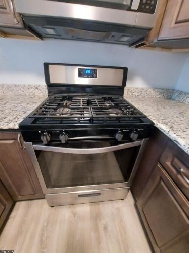 18 Malanga Ct, Scotch Plains NJ  07076-1642 exterior