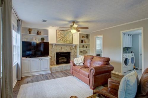 2425 Kingsland Dr, Atlanta GA 30360-1441 exterior