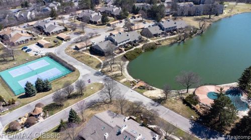 22158 Edgewater, Novi MI  48375-5014 exterior