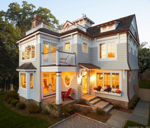 12 Danbury Ave, Westport CT  06880-6819 exterior