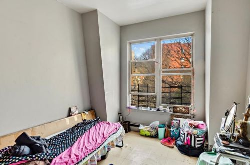 588 165th St, Bronx NY 10459-3273 exterior