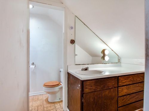 2910 Milwaukee St, Madison WI 53704-5126 exterior