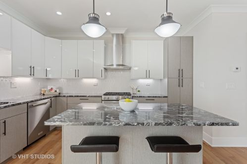 4331 Vernon Ave, Chicago IL 60653-3406 exterior