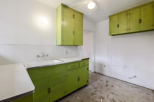 4323 Airport Blvd, Austin TX 78752-3826 exterior