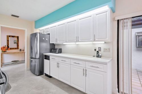 53 Hampshire Ln, Boynton Beach FL 33436-7414 exterior