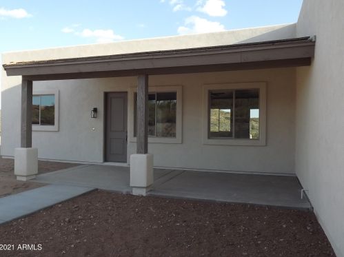 48118 Coyote Pass Rd, Phoenix AZ exterior