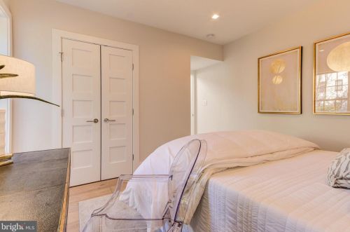 3025 Dent Pl, Washington DC 20007-2916 exterior