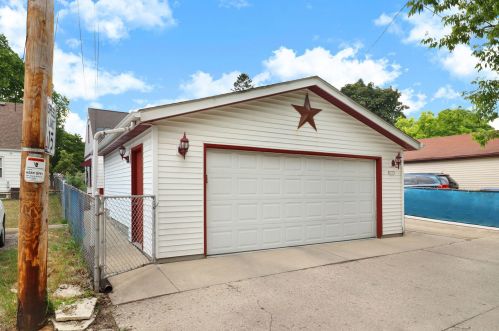 8028 Lisbon Ave, Milwaukee WI 53222-3825 exterior