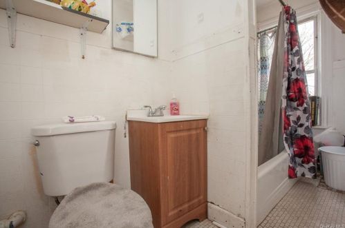 912 Orch St, Peekskill NY 10566-2728 exterior