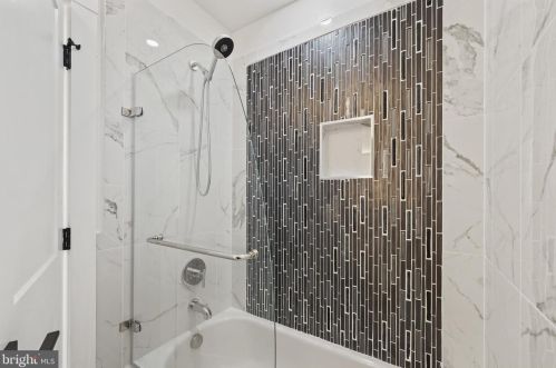 2207 Rand Pl, Washington DC 20002-1912 exterior