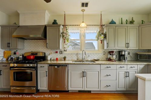 17 Locust Ave, West Long Branch NJ  07764-1547 exterior