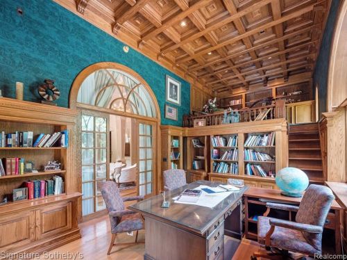 2009 Victoria Hl, Rochester MI exterior