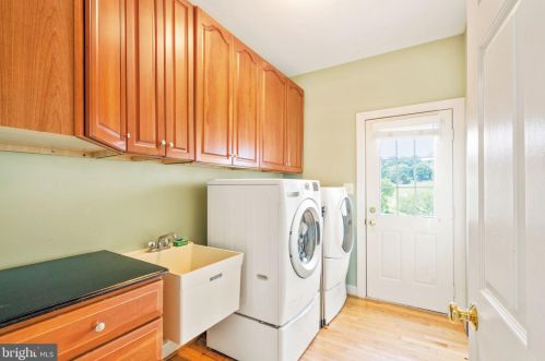 17675 Tobermory Pl, Leesburg VA 20175-7053 exterior