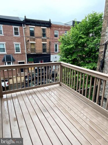 341 Girard Ave, Philadelphia PA 19123-1530 exterior