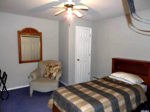 32 Pheasant Run Ln, Huntington Station NY 11746-8142 exterior