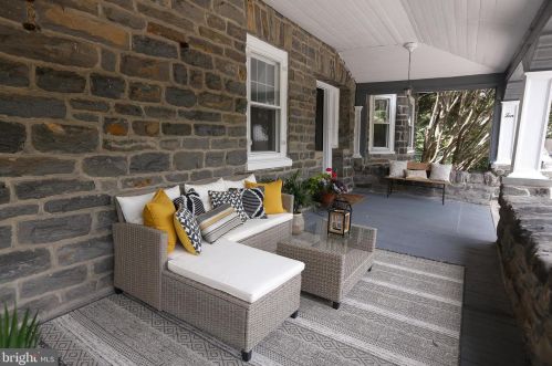 10 Simpson Rd, Ardmore PA 19003-2110 exterior