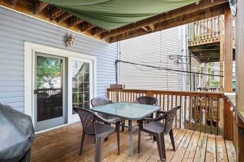 3046 Leavitt St, Chicago IL 60618-8114 exterior