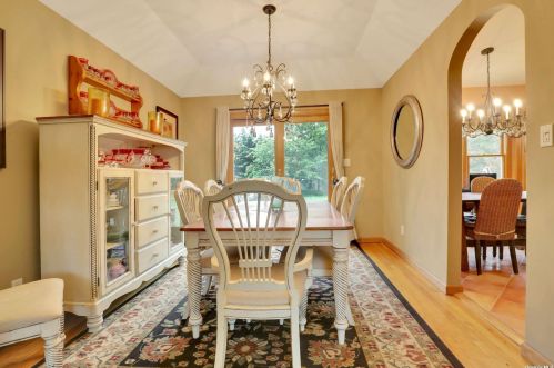 6 Cason Dr, Commack NY 11725-1909 exterior